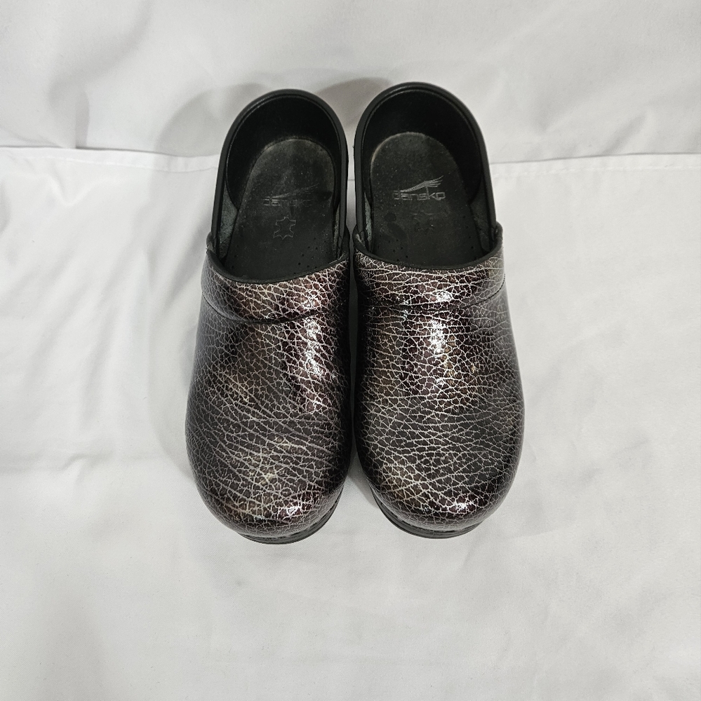 Dansko black crackled design clogs women's size 37